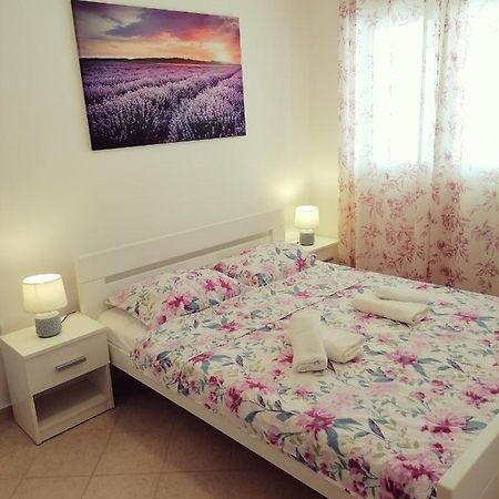 Apartment Vesna Vir Esterno foto