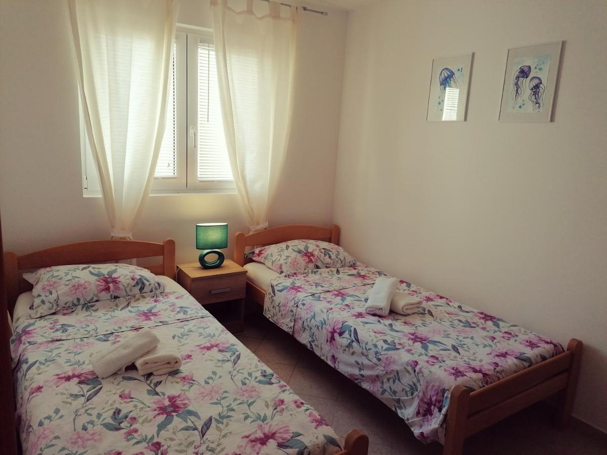 Apartment Vesna Vir Esterno foto