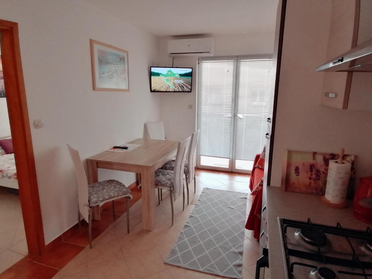 Apartment Vesna Vir Esterno foto